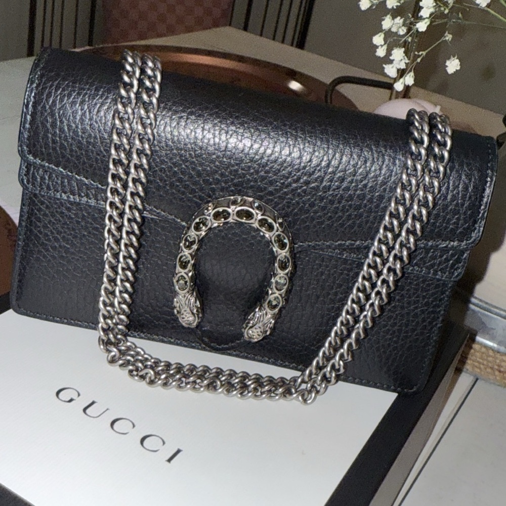 Gucci Black Leather Pebbled Calfskin Dionysus shoulder Bag with Silver Chain.
